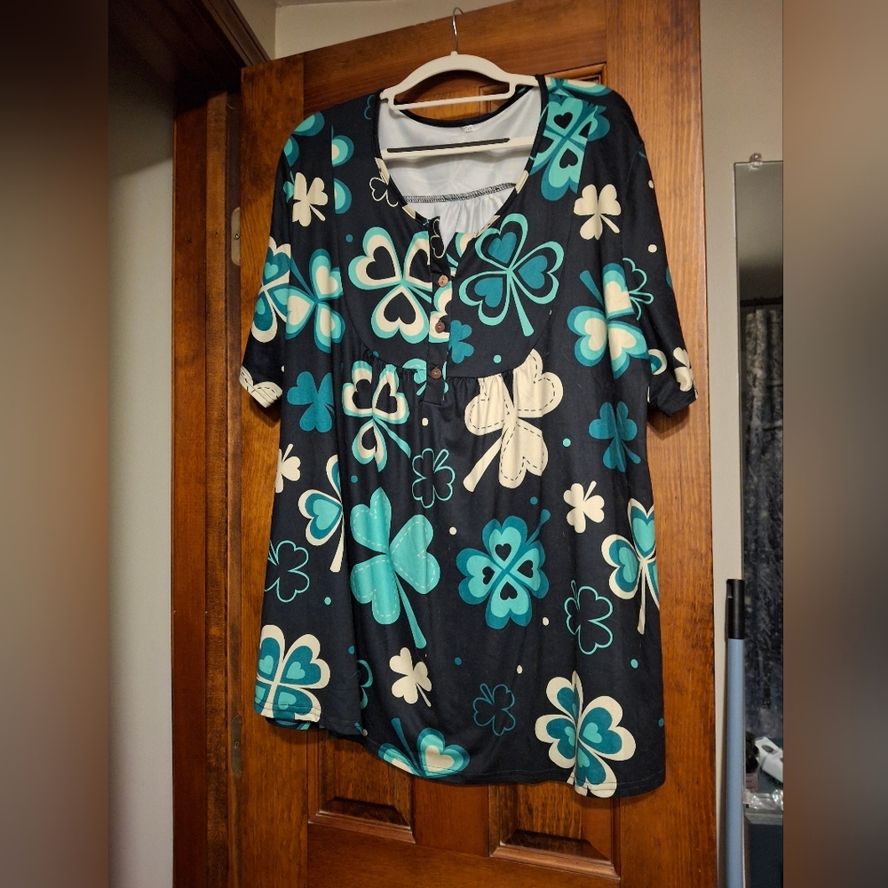 St Patty's Day Plus Size women's top worn once